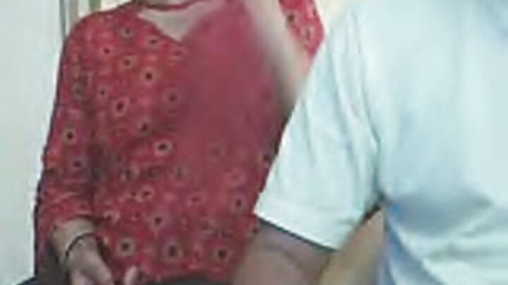 ఒక యువకుడు తన స్నేహితుడి హాట్ స్నేహితురాలిని దెంగుతాడు