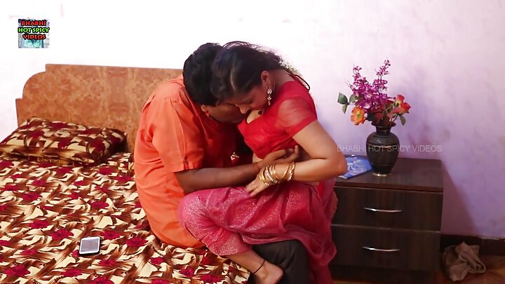 ఒక రష్యన్ అందగత్తె తన సవతి సోదరుడిని దెంగే పోర్న్