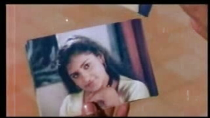 ఒక అబ్బాయి తన గర్ల్‌ఫ్రెండ్‌ను సున్నితంగా దెంగే రష్యన్ పోర్న్