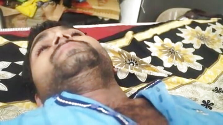 బట్టతల గల అన్నా క్లైర్ క్లౌడ్స్‌ను ఒక వ్యక్తి గుద మైథునం చేస్తాడు