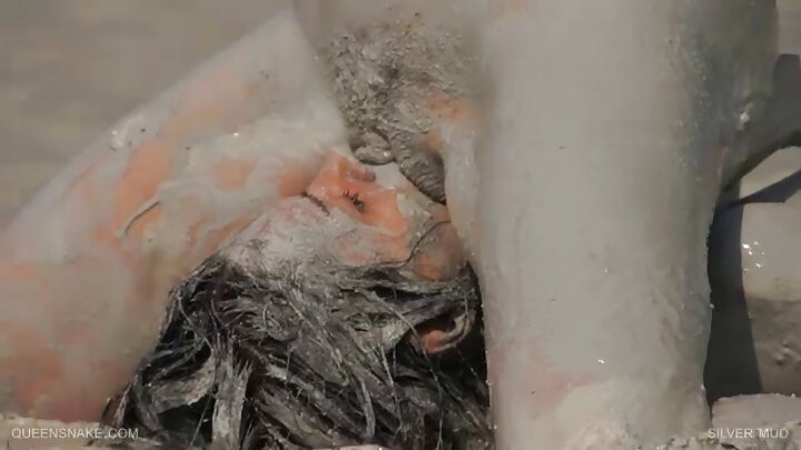 కాస్టింగ్ సమయంలో ఒక ఎర్ర జుట్టు గల కామ పిశాచి పిజ్జా డెలివరీ చేసే అబ్బాయితో సెక్స్ చేస్తుంది