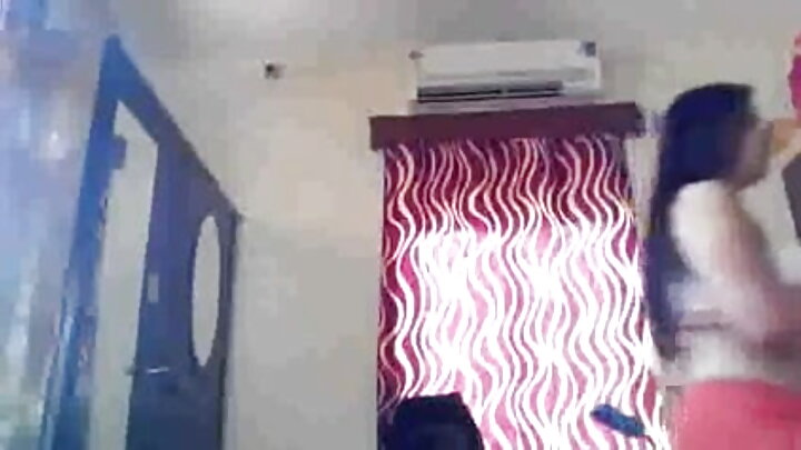 యువకుడు తన నానీ, కేలా కేడెన్‌ను దెంగుతాడు