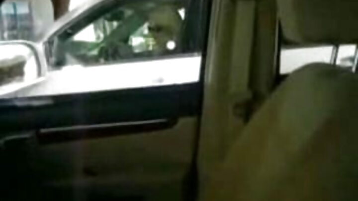 ఒక రష్యన్ వ్యక్తి తన సవతి సోదరితో కన్యత్వాన్ని కోల్పోయాడు